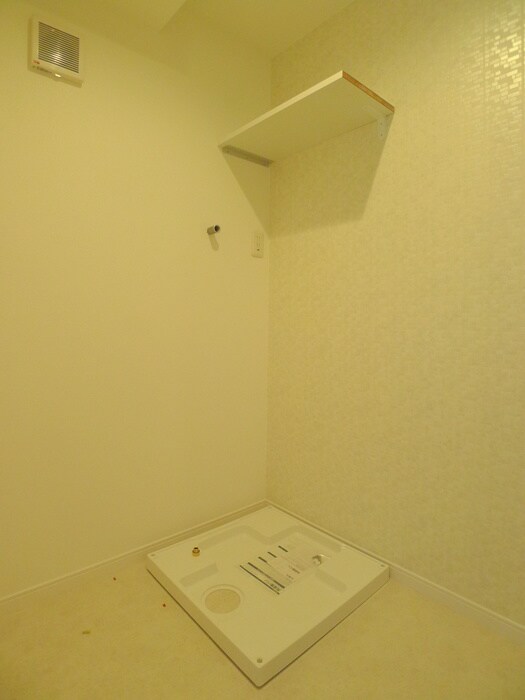 物件内観写真11　(洗濯機置場)