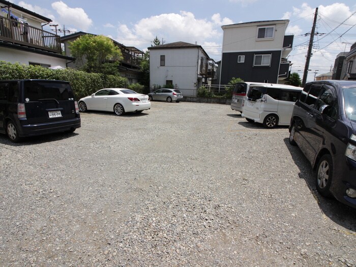 物件外観写真5　(駐車場)
