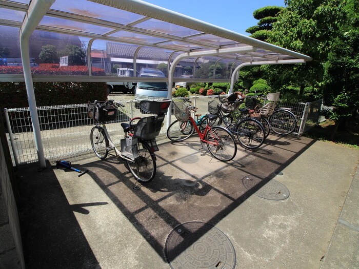 物件外観写真6　(駐輪場)