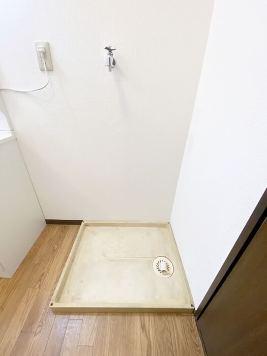 物件内観写真16　(洗濯機置場)