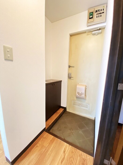 物件内観写真17　(玄関)