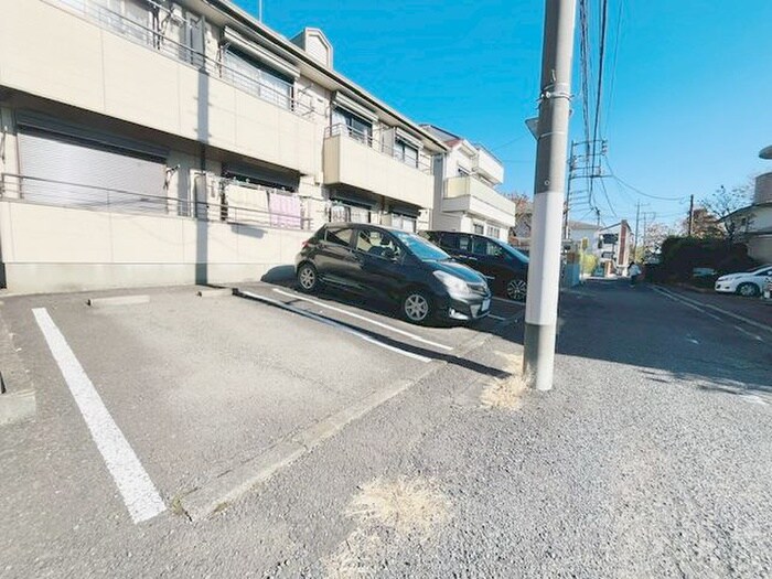 物件外観写真5　(駐車場)