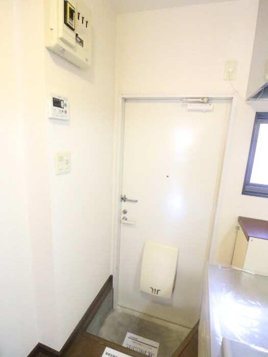 物件内観写真14　(玄関)