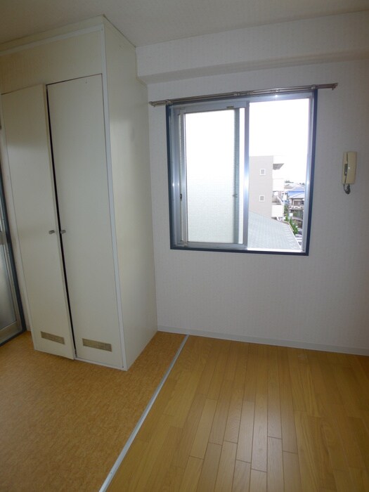 物件内観写真6　(室内からの展望)