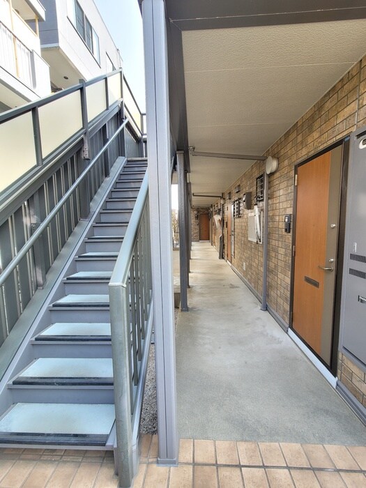 物件外観写真4　(エントランス部分)