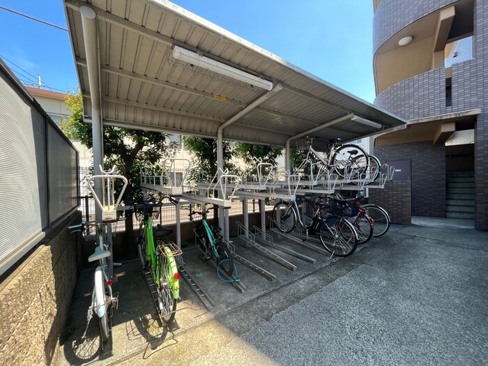 物件外観写真4　(駐輪場)