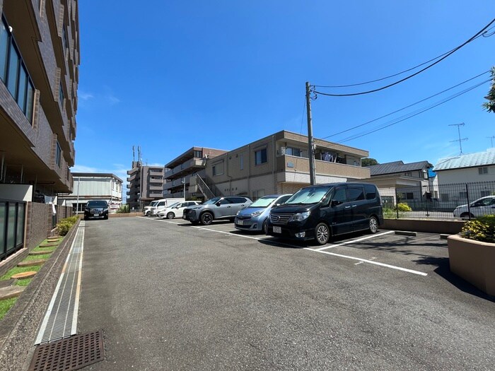物件外観写真6　(駐車場)