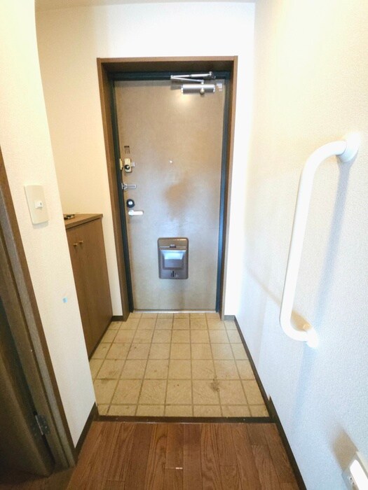 物件内観写真13　(玄関)