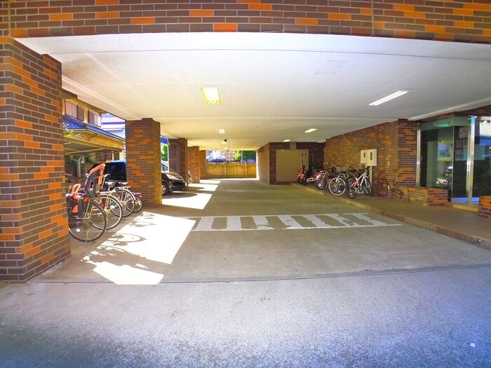 物件外観写真3　(駐輪場)