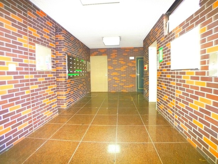 物件外観写真4　(エントランス部分)