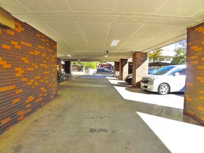 物件外観写真6　(駐車場)