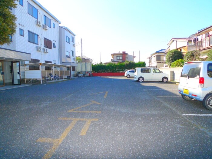 物件外観写真4　(駐車場)