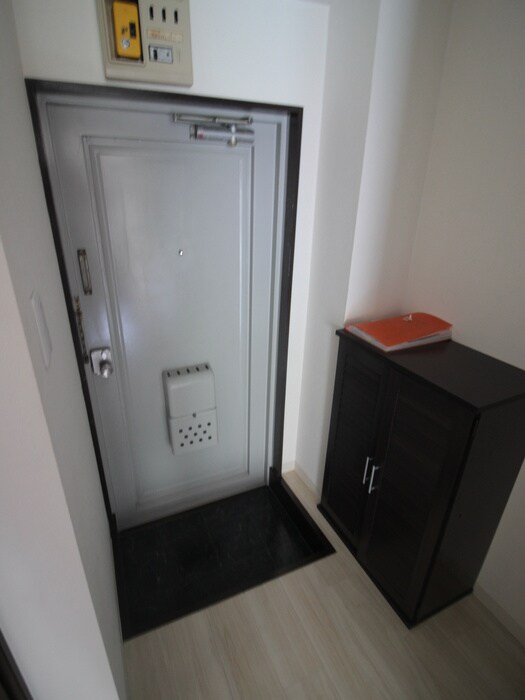 物件内観写真5　(玄関)