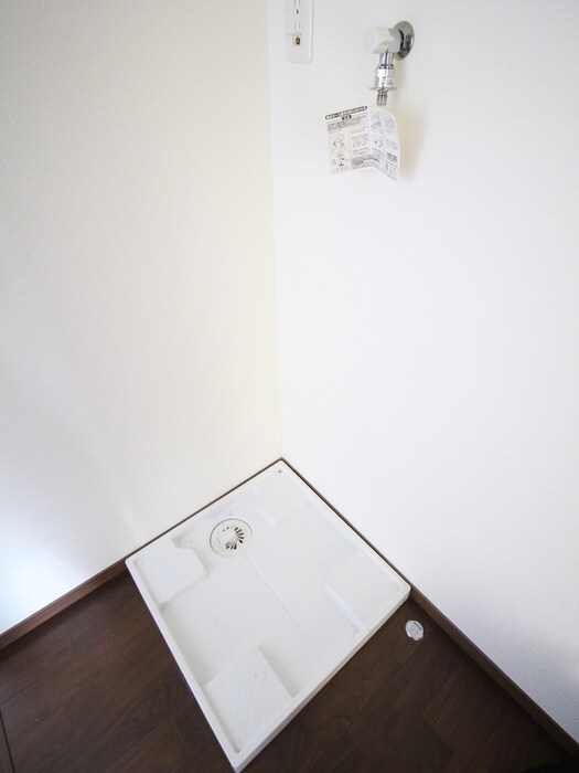 物件内観写真12　(洗濯機置場)