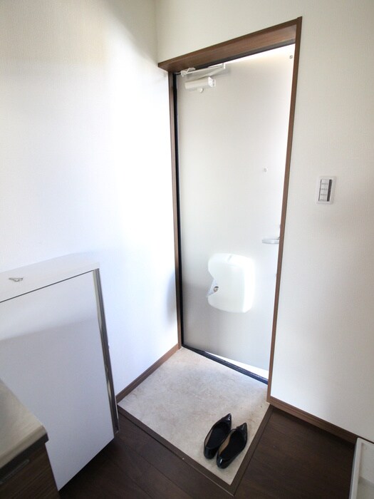 物件内観写真13　(玄関)