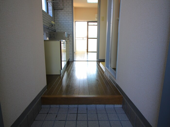 物件内観写真16　(玄関)
