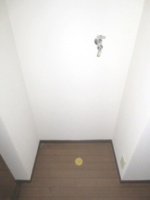 物件内観写真12　(洗濯機置場)