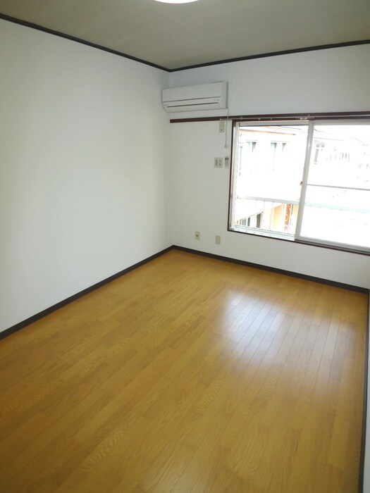 物件内観写真6　(室内からの展望)