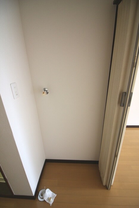 物件内観写真11　(洗濯機置場)