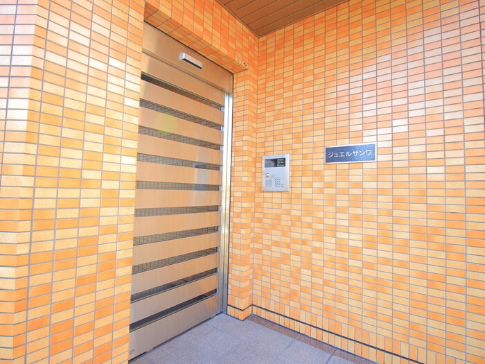 物件外観写真3　(エントランス部分)