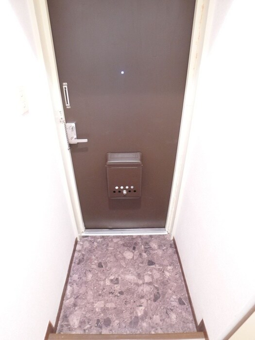 物件内観写真16　(玄関)