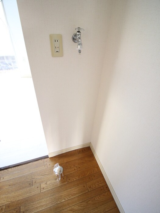 物件内観写真15　(洗濯機置場)