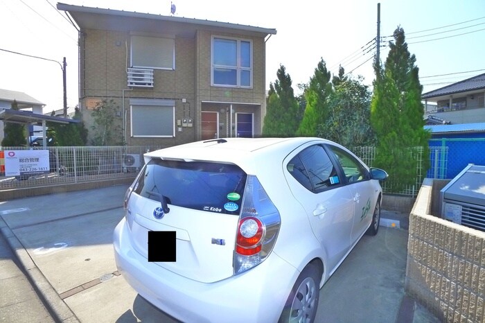 物件外観写真3　(駐車場)