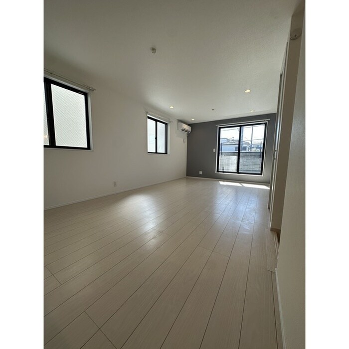 物件内観写真5　(室内からの展望)