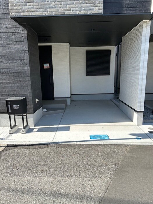 物件外観写真3　(駐車場)