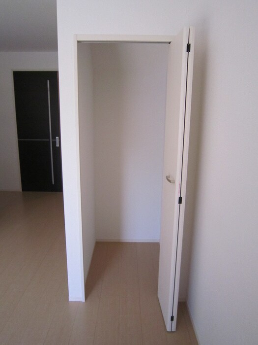 物件内観写真6　(収納)