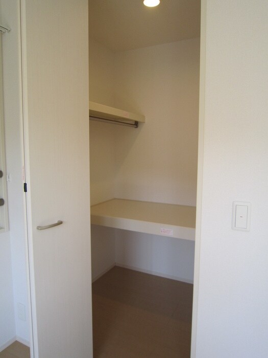 物件内観写真11　(収納)