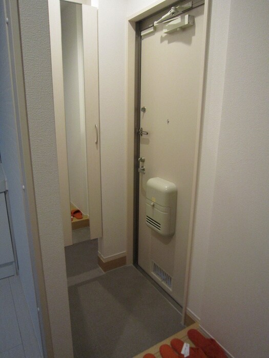 物件内観写真16　(玄関)