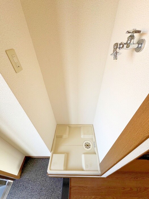 物件内観写真13　(洗濯機置場)