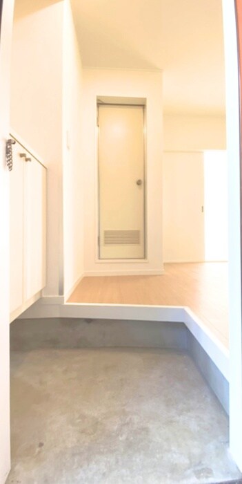 物件内観写真13　(玄関)