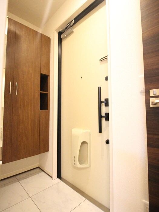 物件内観写真12　(玄関)