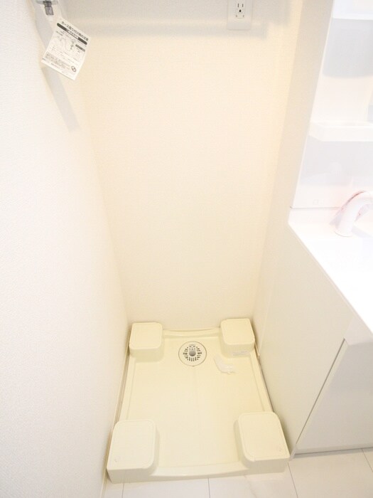 物件内観写真16　(洗濯機置場)