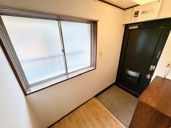 物件内観写真17　(玄関)