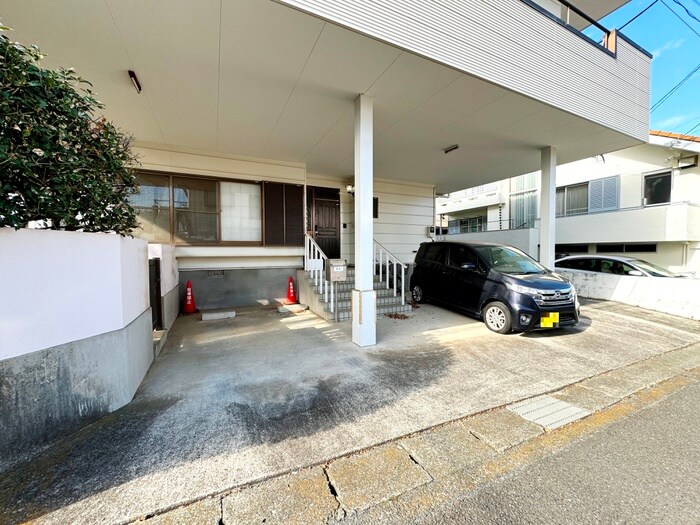 物件外観写真3　(駐車場)