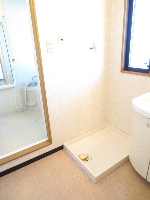 物件内観写真8　(洗濯機置場)