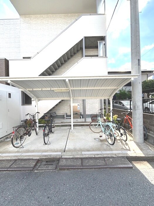 物件外観写真4　(駐輪場)