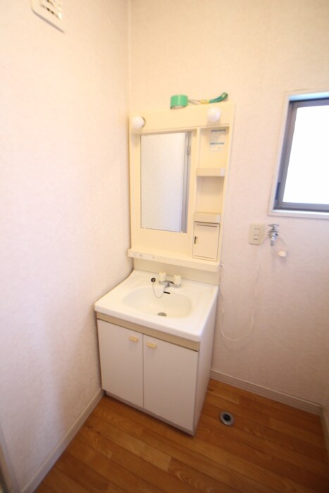 物件内観写真8　(洗面)