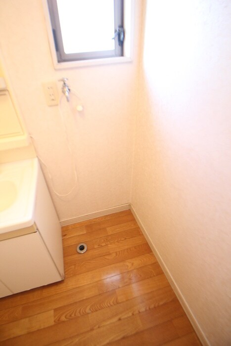 物件内観写真10　(洗濯機置場)