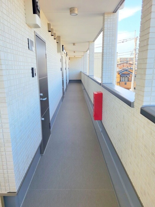 物件外観写真2　(エントランス部分)