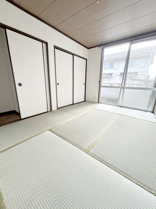 物件内観写真7　(室内からの展望)