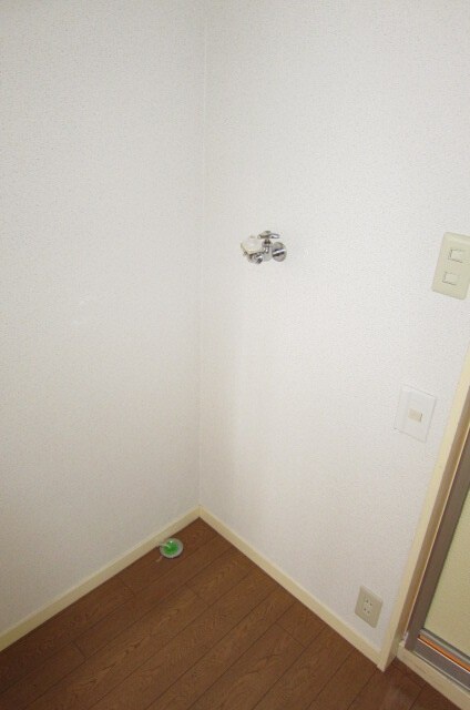 物件内観写真11　(洗濯機置場)