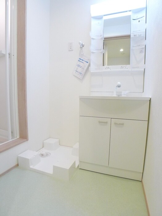 物件内観写真16　(洗濯機置場)