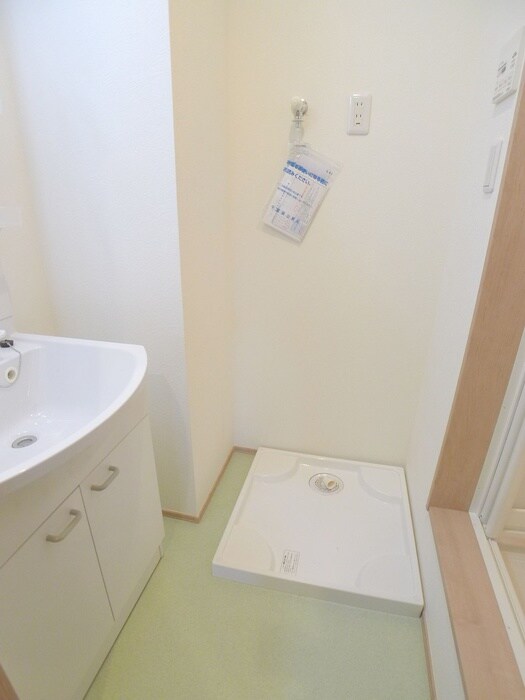 物件内観写真18　(洗濯機置場)