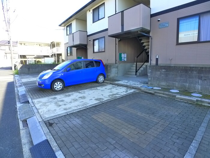 物件外観写真3　(駐車場)