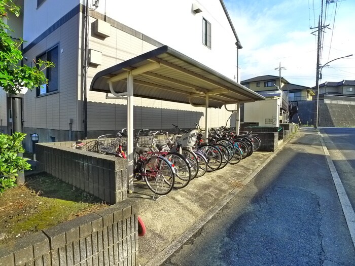 物件外観写真4　(駐輪場)