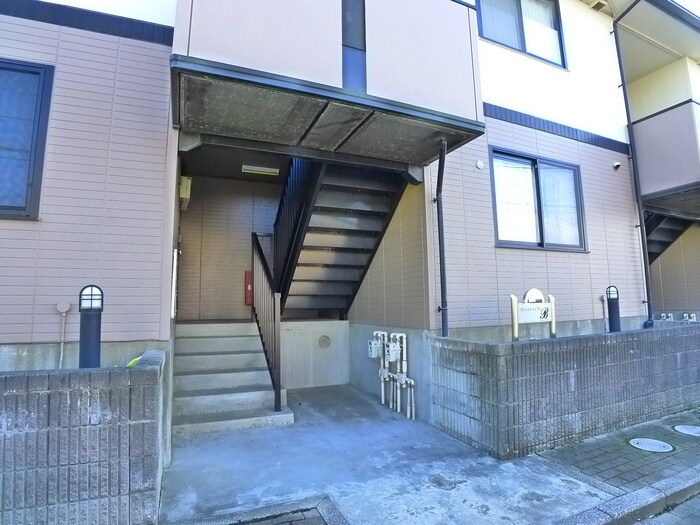 物件外観写真5　(エントランス部分)